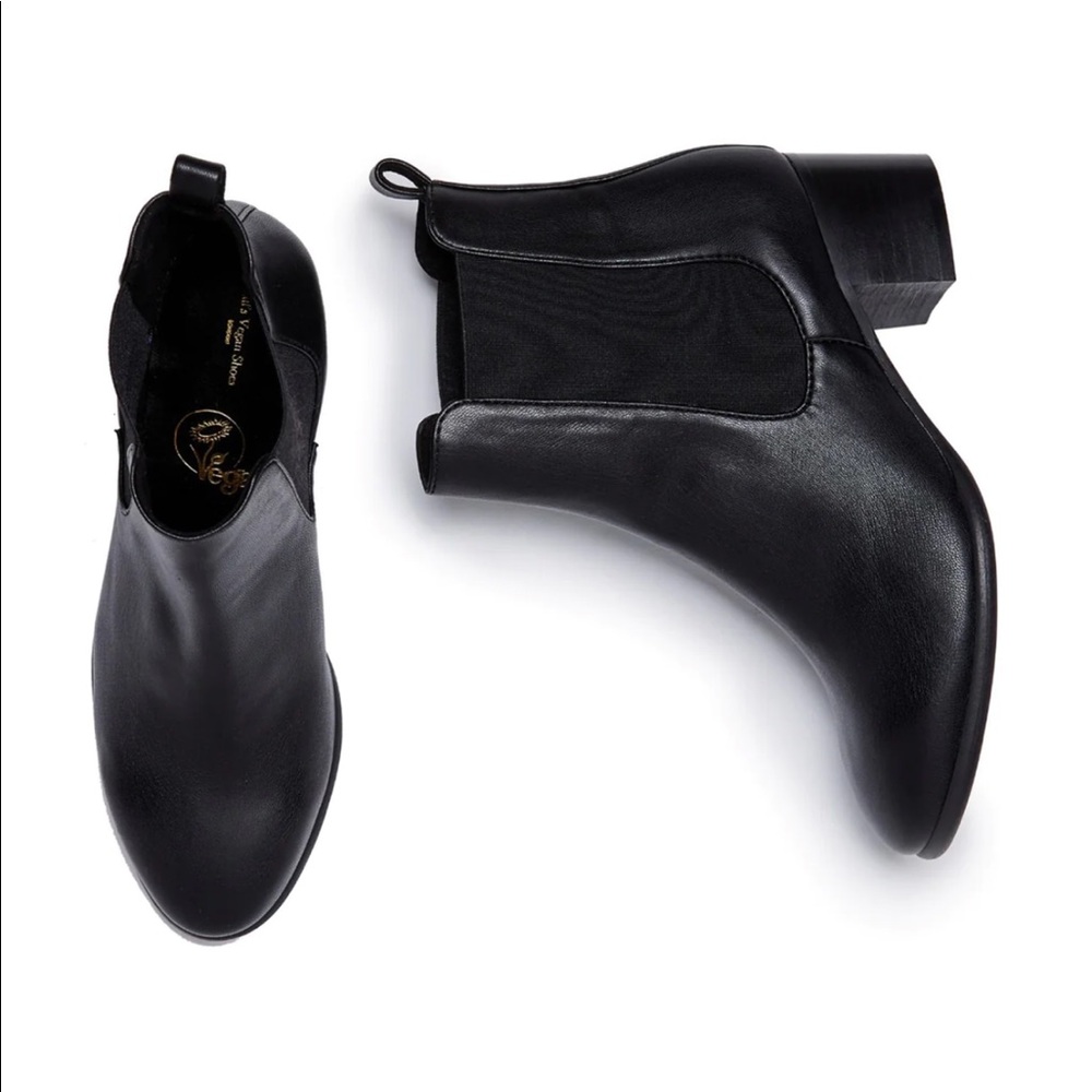 Will’s Vegan Store Almond Toe Chelsea Boots
